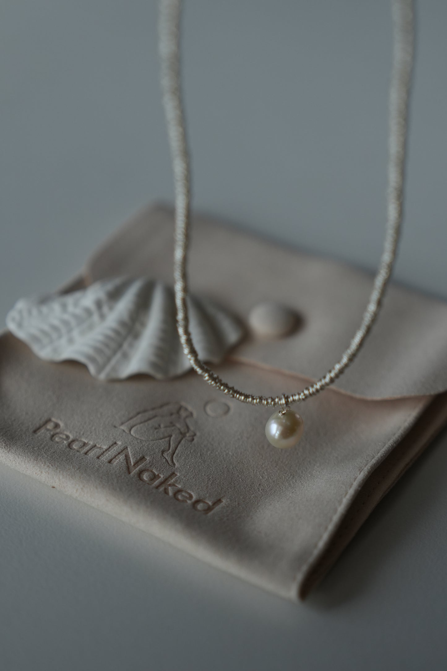 Link hanging pearl choker