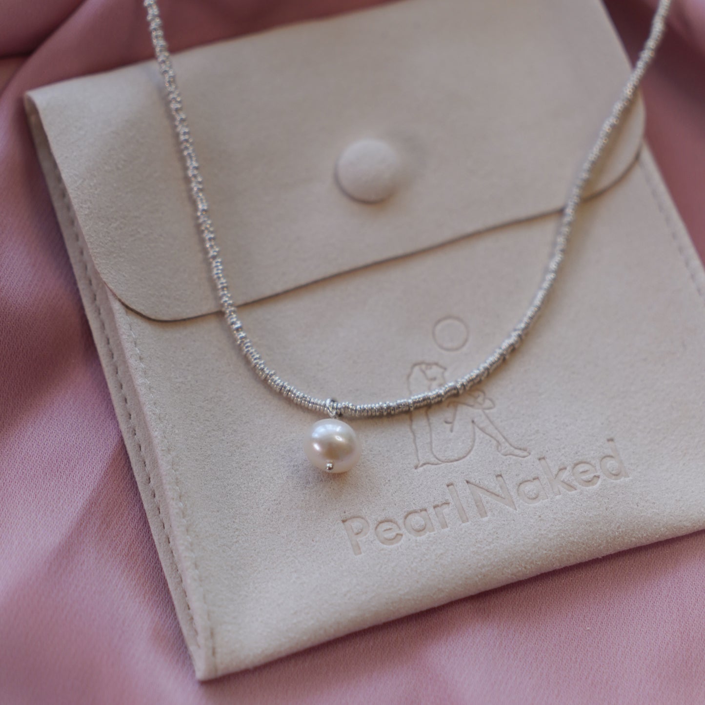 Link hanging pearl choker