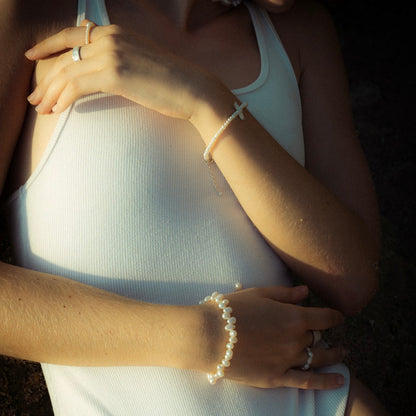 Flat pearl bracelet