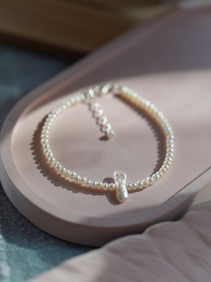 Flat pearl bracelet