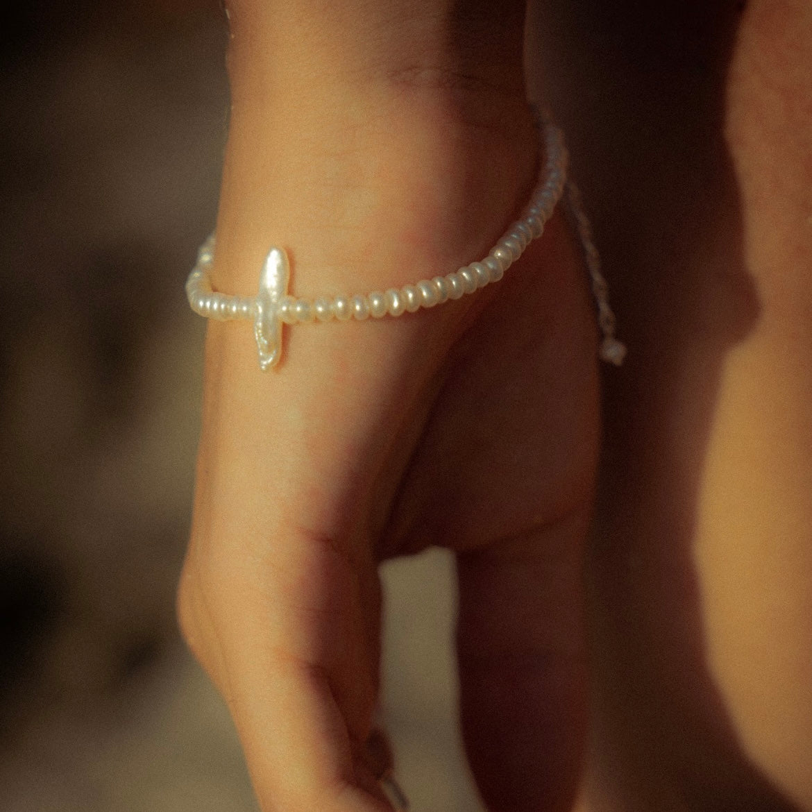 Flat pearl bracelet