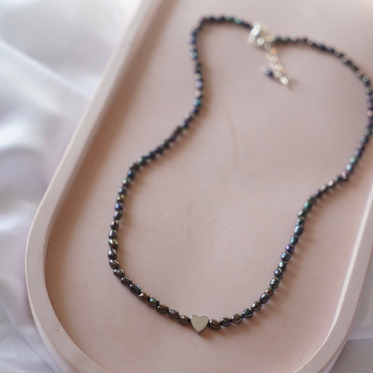 Dark heart choker
